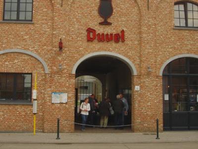 Daguitstap naar de luchthaven van Deurne en brouwerij den Duvel  11 april 2014 (35)